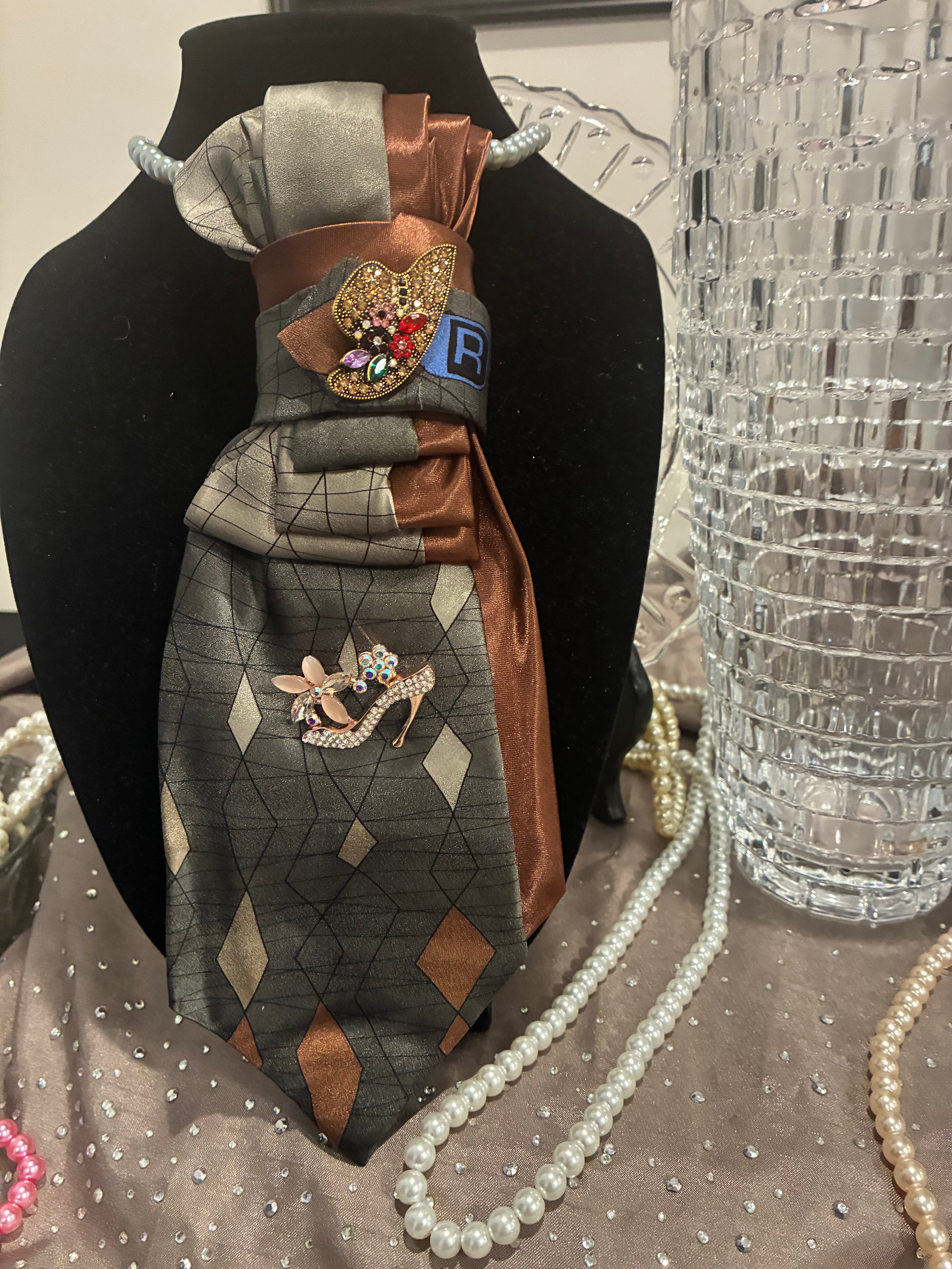 The chic double tie